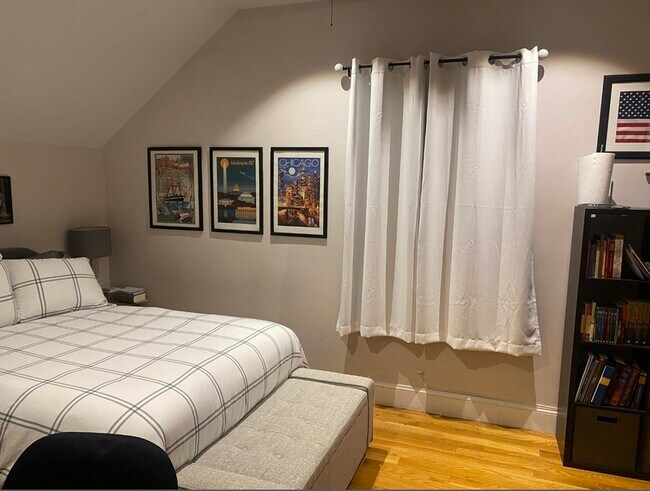 Building Photo - 44 Mozart St