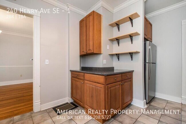 Building Photo - 240 Henry Ave SE