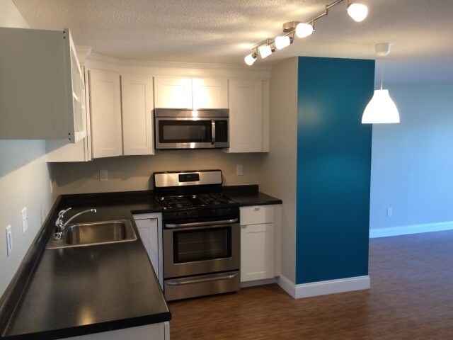 Primary Photo - 22 7th Ave