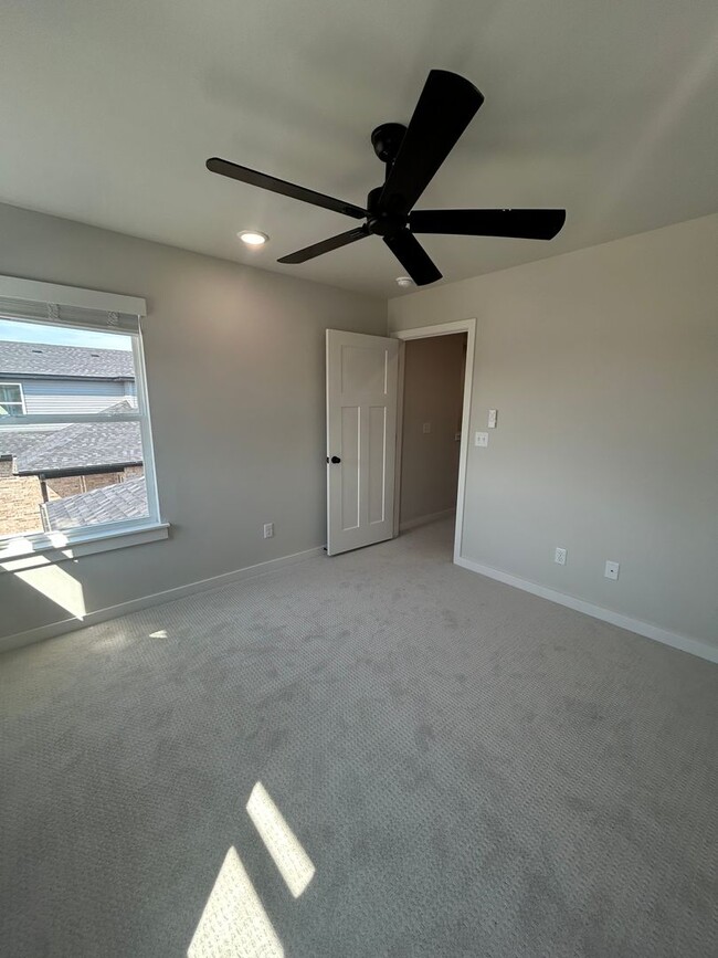 Building Photo - 621-623 Cosmos St