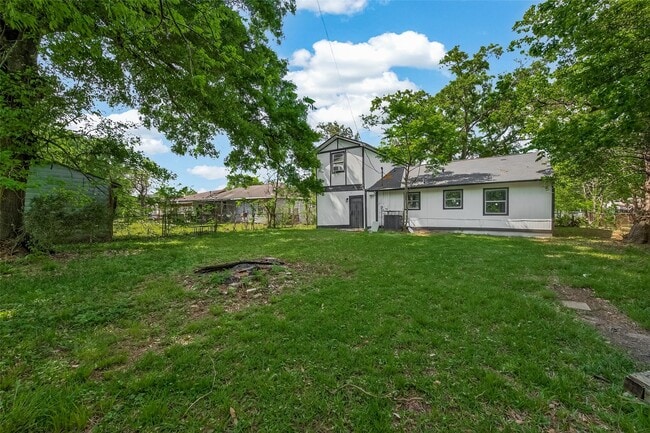 Building Photo - 5830 Southlea St