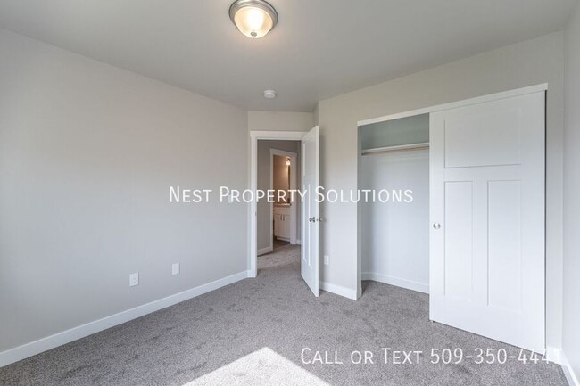 Building Photo - 651 Hargraves Ave NE