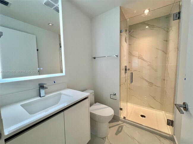 Building Photo - 700 NE 24th St