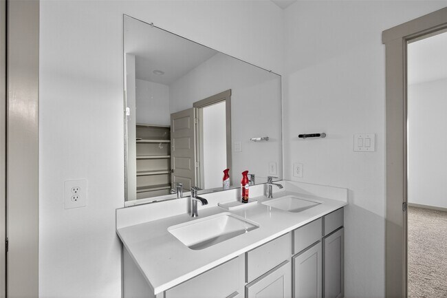 Building Photo - 6823 Amber Clf Ln