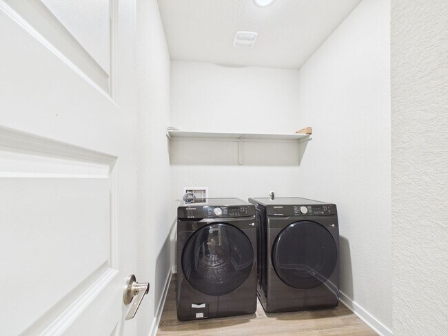 Building Photo - Beautiful Bar W Ranch Home – Hill Country Charm with Modern Comforts