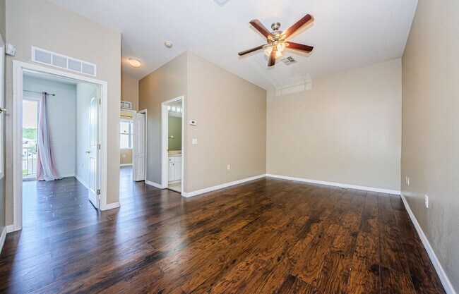Building Photo - Beautiful town house in Trinity