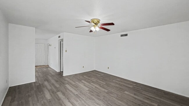 Building Photo - 130 Astoria Dr