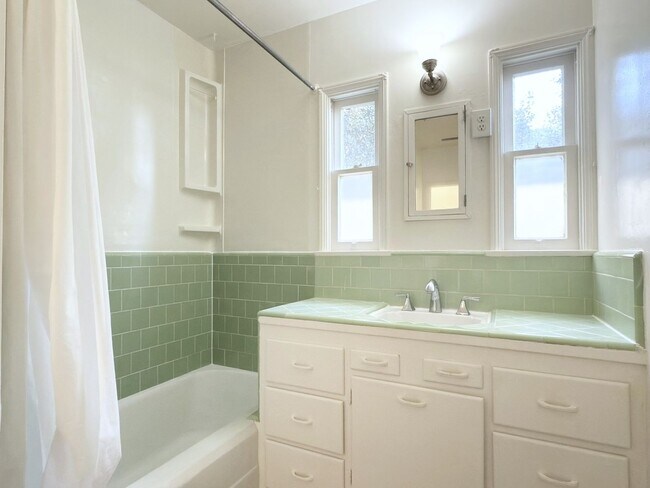 Building Photo - Coastal Charm Full of Upgrades!