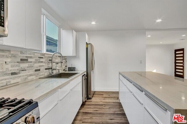 Building Photo - 2419 Cochran Ave