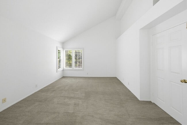 Building Photo - 4 Del Andante