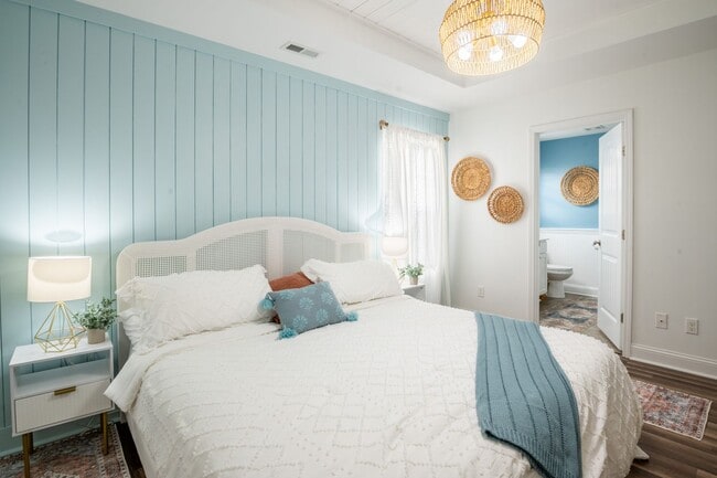 Building Photo - Seashell Cove @ 148 NE 13th St