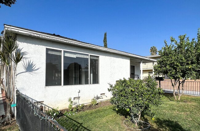 Building Photo - 345 N Florence St