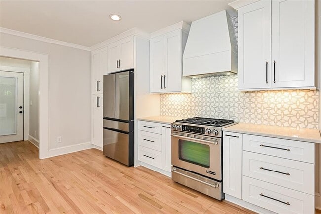 Building Photo - 2134 Delano Dr NE