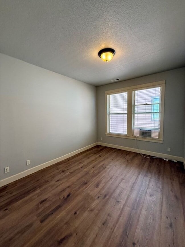 Building Photo - Stunning 4-Bedroom Aspen Rim Home in Bend!