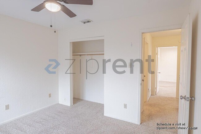 Building Photo - 1929 Pinecrest Dr