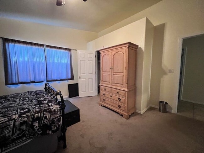 Building Photo - 3 Br 2Ba House with Garage and fenced yard**FURNISHED**