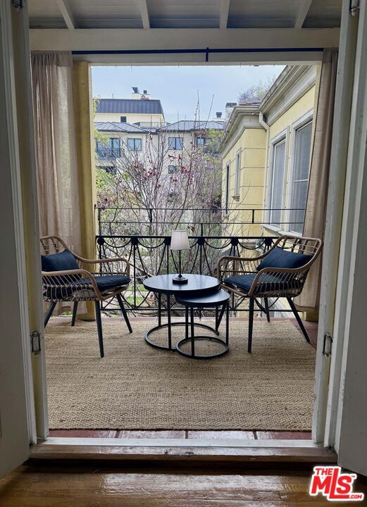 Building Photo - 157 N La Peer Dr