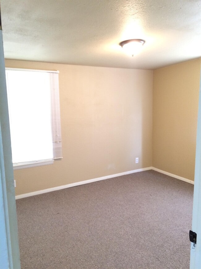 Building Photo - 4207 N Beaver Ave