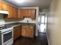 Building Photo - Great Home! New Kitchen with Granite Counters! Large Living Room!