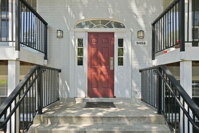 Building Photo - Discover stylish, low maintenance living in this beautifully updated two bedroom, one bathroom co...