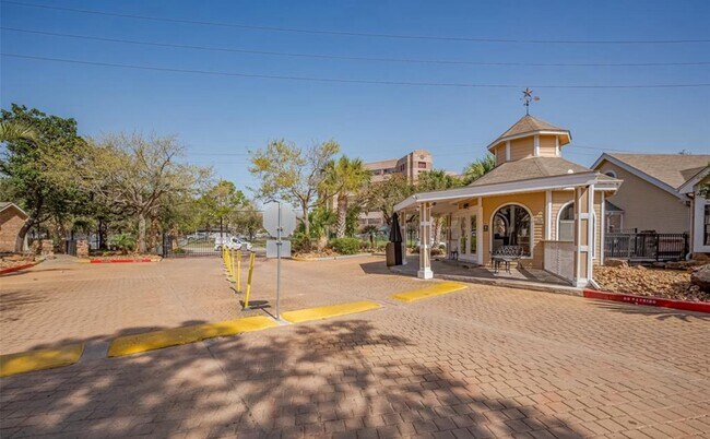 Building Photo - 2300 Old Spanish Trl