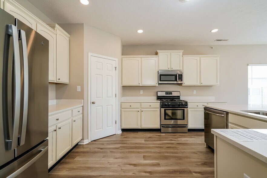 Building Photo - 1813 Maplewood Ct