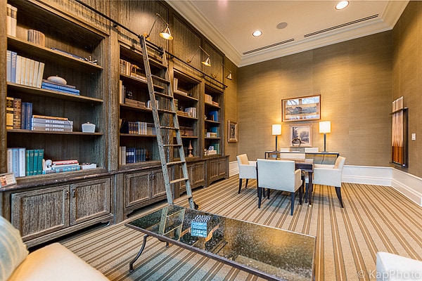 Building Photo - 2550 N Lakeview Ave