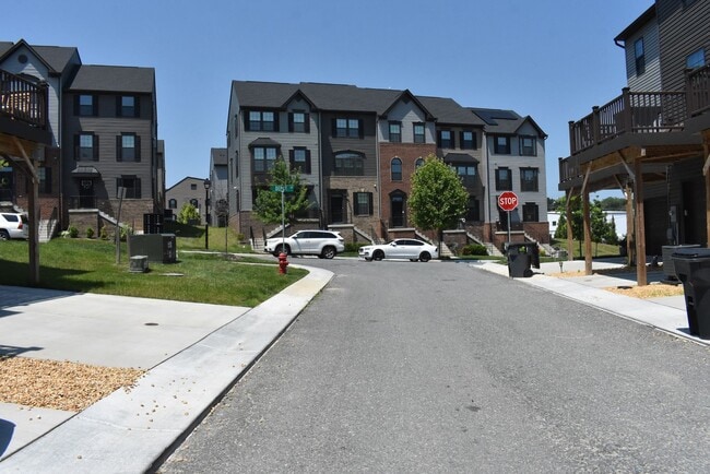 Building Photo - Fantastic Fredericksburg Townhome!