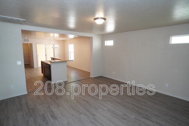 Building Photo - 201 W Lava Falls Dr