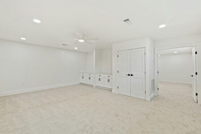Building Photo - 15655 Regal Hill Cir