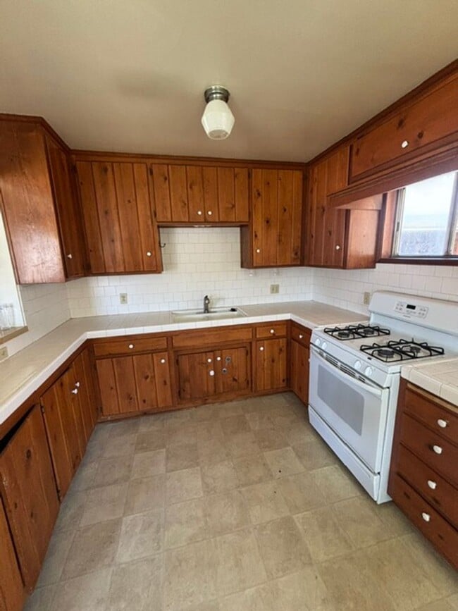 Building Photo - 6641 Ivins Dr