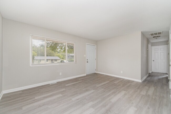Building Photo - 815 Norwood Dr