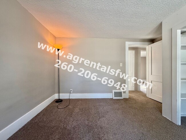 Building Photo - 3 Bedroom House