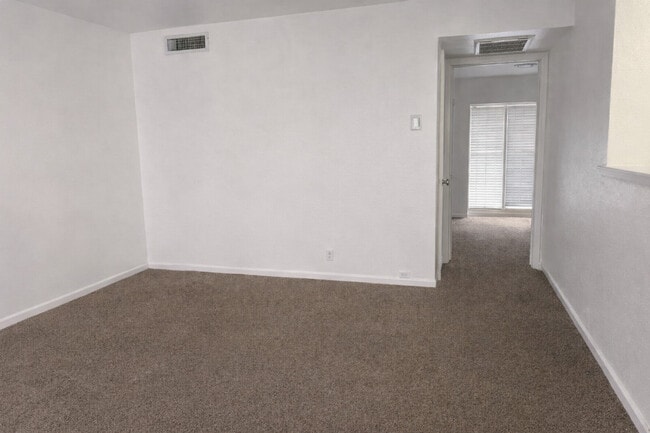 Building Photo - ZZZ - Lakeridge