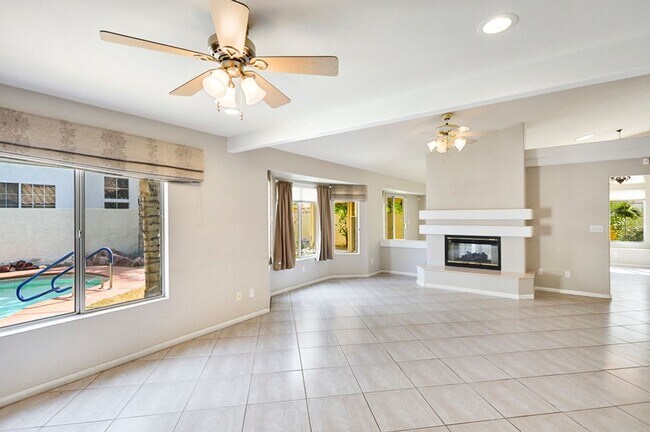 Building Photo - Single Story Northwest 3 Bedroom Pool Home