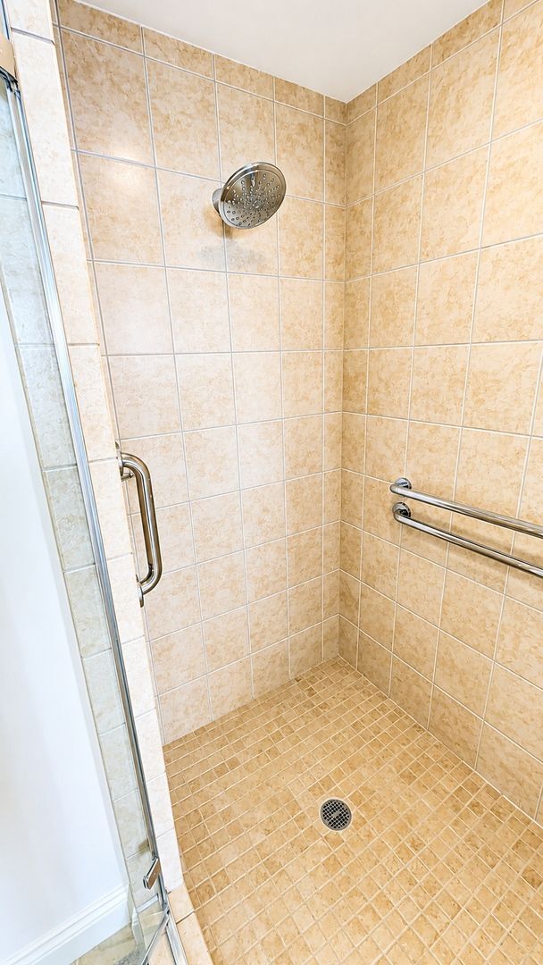Building Photo - SEASONAL/SHOT TERM/ ANNUAL Turnkey furnished high end condo downtown