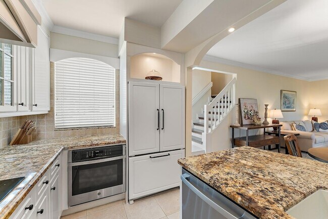 Building Photo - 2905 Fairway Dr N