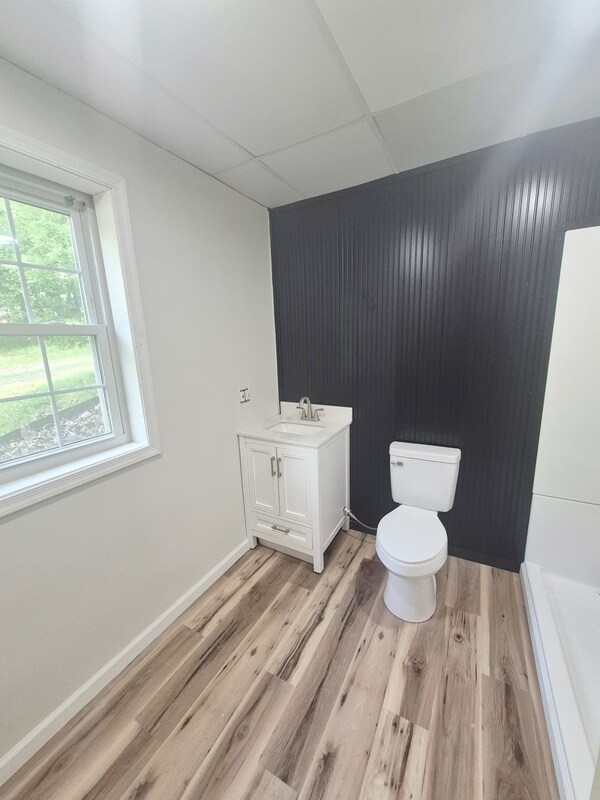 Building Photo - 200 Wellview Dr