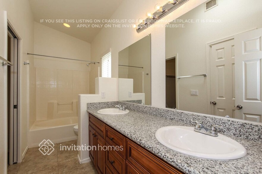 Building Photo - 4922 W Behrend Dr