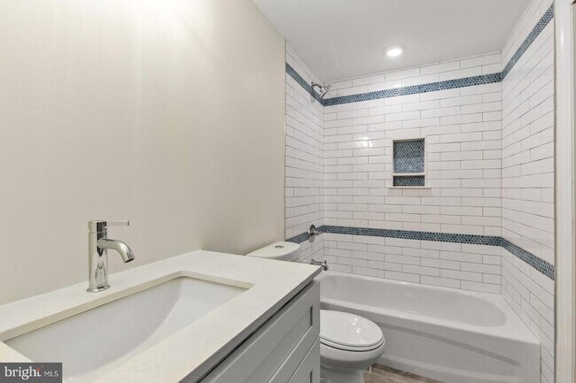 Building Photo - 511 Gorgas Ln