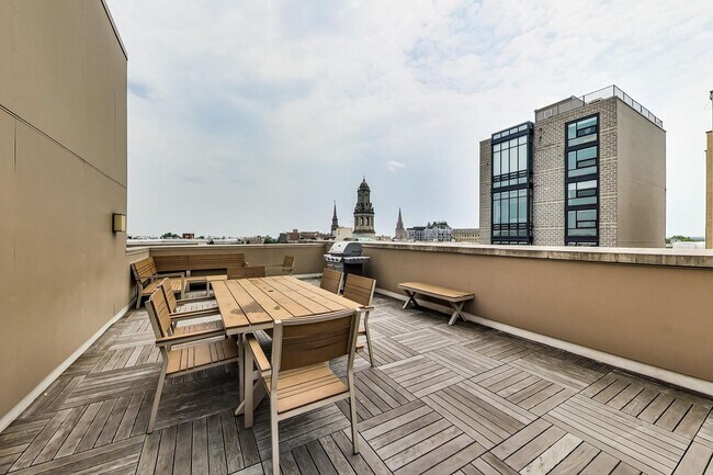 Building Photo - Gorgeous 2 bedroom 2 bath condo just steps from Columbia Hgts center $3,550