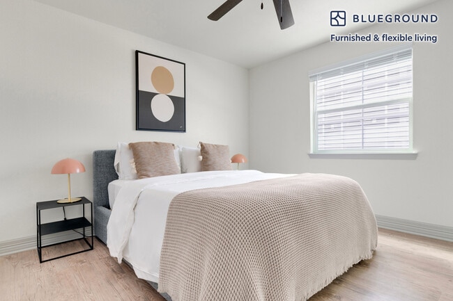 Building Photo - 201 E 4th St