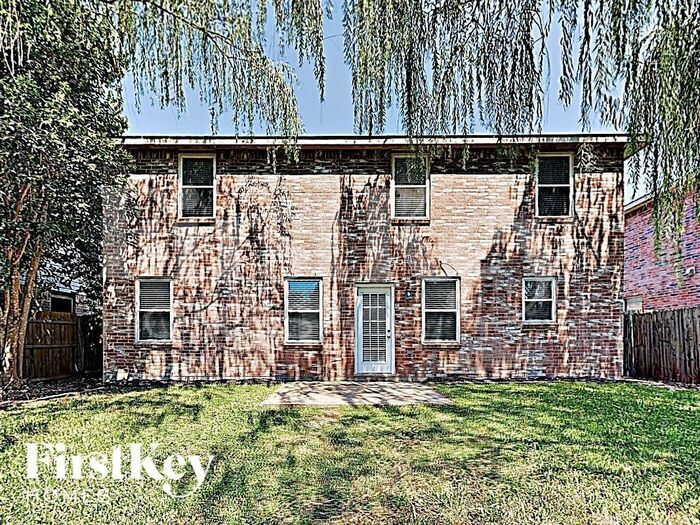 Building Photo - 1912 Lariat Dr