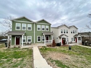 Building Photo - 892 W Hughes St