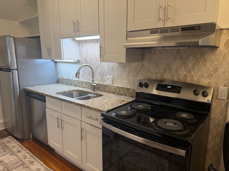 New appliances - 2808 Floyd Ave