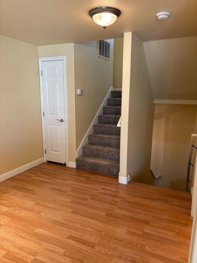 Building Photo - Upscale Living in Westlake Villas – Minute...