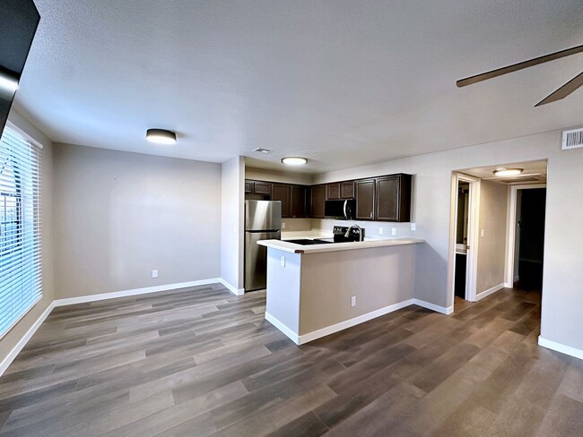 Building Photo - REMODELED 2 BEDROOM DOWNSTAIRS CONDO IN GATED COMMUNITY