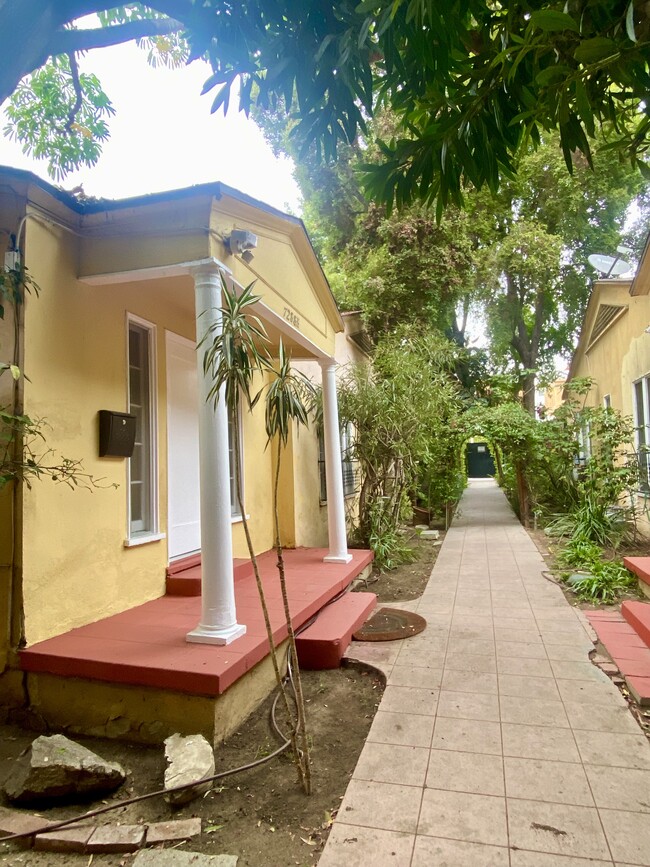 Cottage with its own front porch - 7288 1/2 Fountain Ave