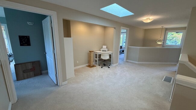 Building Photo - Pristine Single-Family Home in the Heart o...