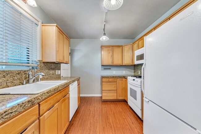 Building Photo - 760 Marsh Ave